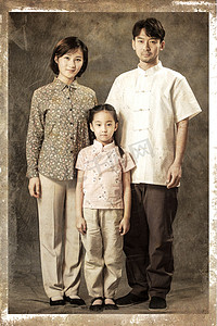 中式衣领摄影照片_幸福家庭老照片