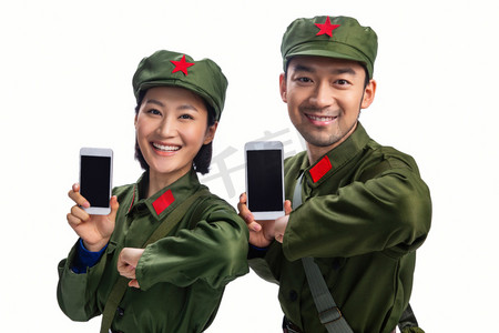 中国军人摄影照片_身穿军装的青年夫妇
