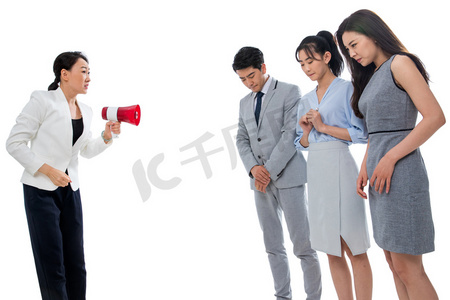 30m大图摄影照片_商务女领导冲下属训话