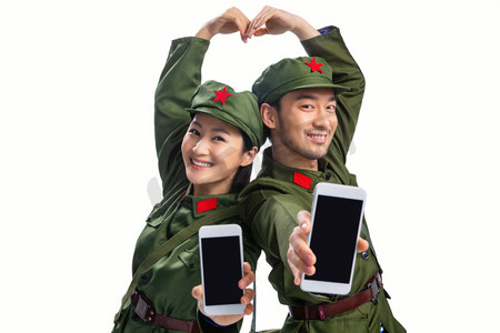 青年革命青年摄影照片_身穿军装的青年夫妇