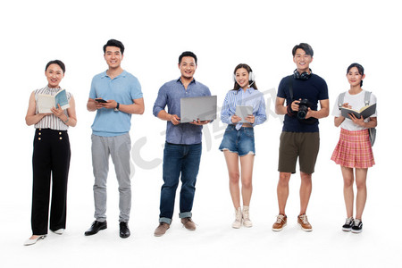 大学生人群摄影照片_不同年龄的人业余时间