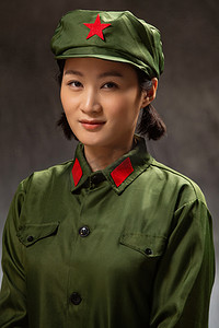 中国军人摄影照片_青年女人的军装形象