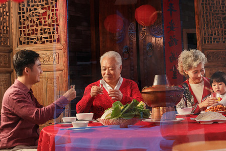 幸福东方家庭过年聚餐