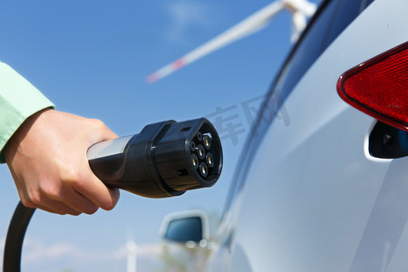 新能源充电桩图片摄影照片_给汽车充电
