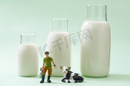 农场动物图片摄影照片_牛奶和奶牛