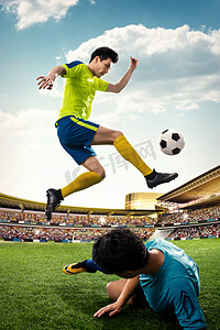 世界杯足球人摄影照片_两名足球运动员踢球