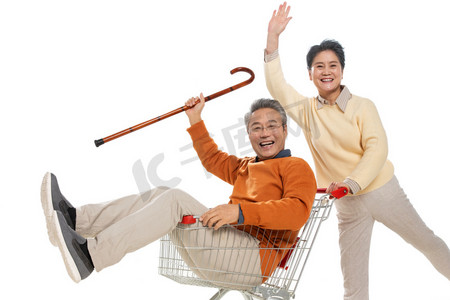 促销摄影照片_快乐老人推着坐在购物车里的老伴