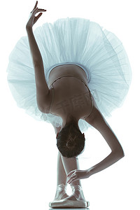 芭蕾女人摄影照片_青年女人跳芭蕾舞