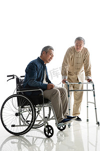 老年人瘫痪摄影照片_行动不便的老年人