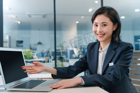 风物流主管摄影照片_青年女客服人员