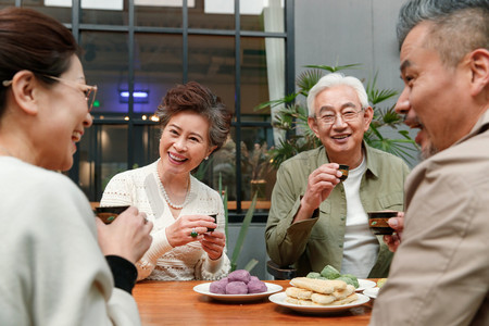 点心图片摄影照片_中老年人喝茶聊天