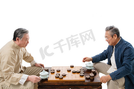幸福老年人背景摄影照片_两位老年朋友下象棋
