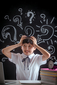 校服女孩摄影照片_挫败的小学女生