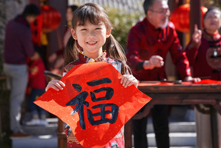 擀面杖图片摄影照片_幸福的家庭过年准备包饺子