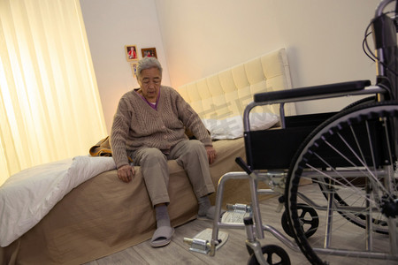 老人个人vip和企业vip免费下载中年女性在家生闷气企业vip免费下载