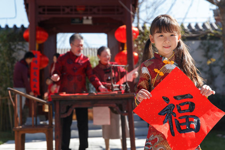 幸福家庭回家过新年