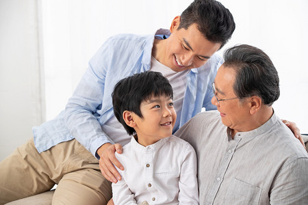 幸福的祖孙三代