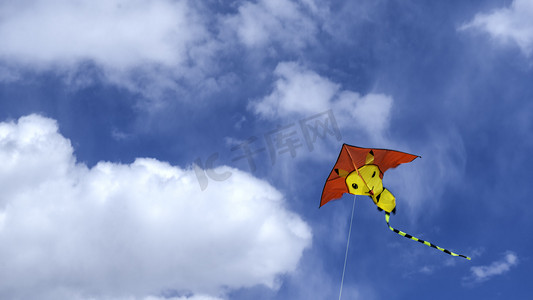 蓝天白云风筝上午风筝夏季素材摄影图配图