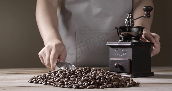手磨咖啡豆手摇咖啡研磨