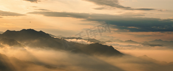 风景摄影照片_温州市芙蓉尖山峰云海摄影图配图
