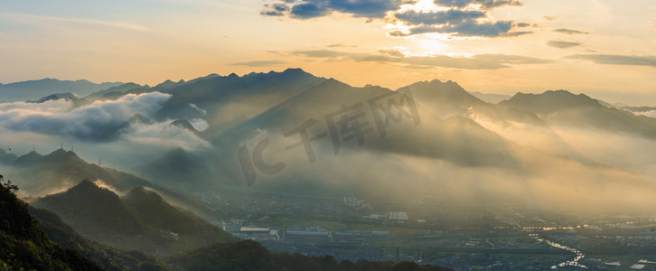 温州市芙蓉尖山峰日落云海摄影图配图