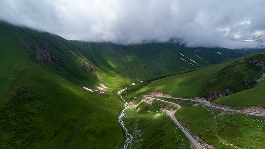 环保摄影照片_新疆伊犁独库公路乔尔玛风光摄影图配图