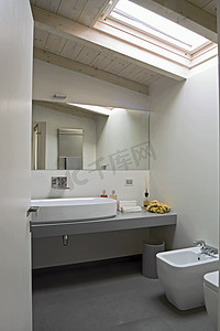 家居白墙摄影照片_现代浴室阁楼