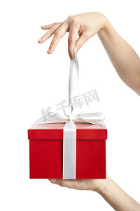 红色目标框摄影照片_只手握住功能区和打开礼品盒