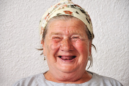 中老年女性的人，非常令人愉快和有趣的脸