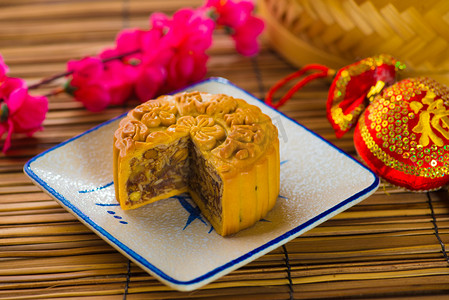 中国的月饼年年秋天的节日食品。中国一词
