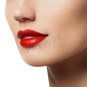 Cassic 红红的嘴唇的女人脸上的一部分