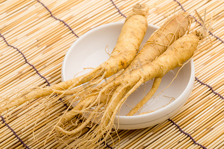 辣味食物摄影照片_人参