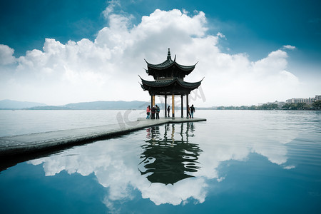 杭州古代摄影照片_中国古代亭子在西湖