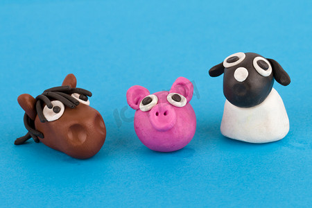 卡通可爱动物摄影照片_可爱的橡皮泥农场动物集合-猪，马羊.