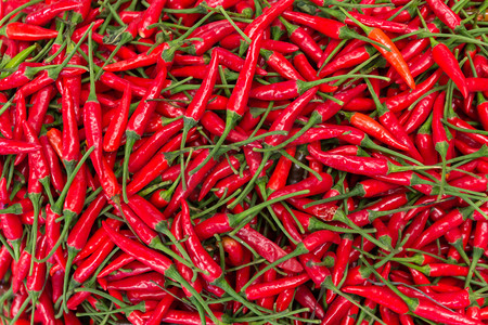 意大利辣味香肠摄影照片_一堆的红辣椒