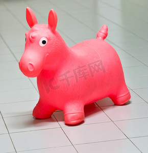 粉红色的马玩具橡胶