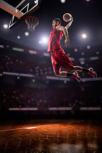 红色的篮球运动员，在行动