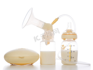 奶白色背景摄影照片_吸奶器增加母乳喂养的牛奶供应