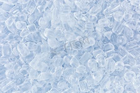 冰块冰爽夏天凉爽在白色背景前的碎的冰