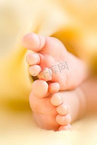 婴儿在行动摄影照片_在一行中的婴儿脚趾