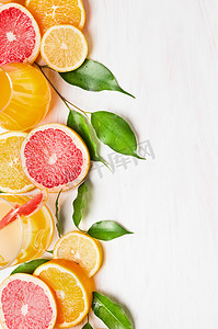 柑橘类水果和绿色的树叶