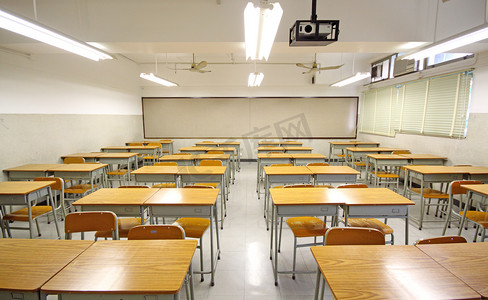 在学校的空大课堂