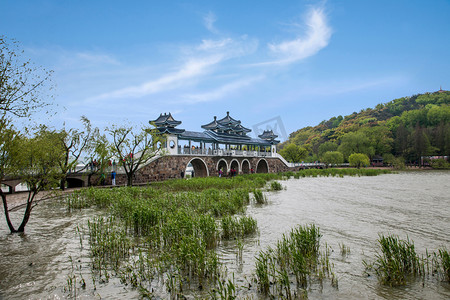 国画断桥摄影照片_无锡太湖鼋头渚太湖将不朽的断桥