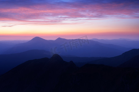 微妙摄影照片_黎明时分山风景 