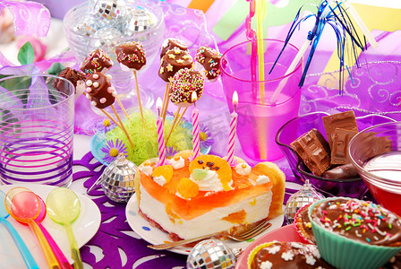 aniversario摄影照片_装饰的糖果的孩子的生日聚会表