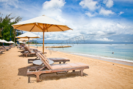 关于巴厘岛美丽沙努尔海滩
