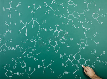 黑板上的有机化学公式