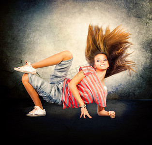 免费青少年摄影照片_舞蹈。嘻哈舞者。跳舞少女