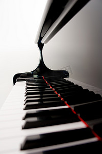 半夜噪音摄影照片_Blurred Piano Keys