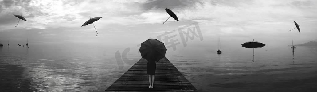 梦魇摄影照片_优雅的女人，从黑人遮阳伞雨修复